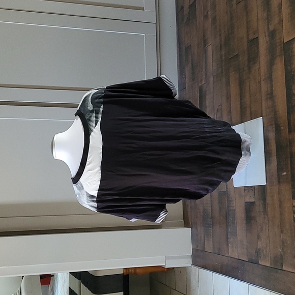 ST. Martin's silk and cotton graphic blouse. - Picture 3 of 5